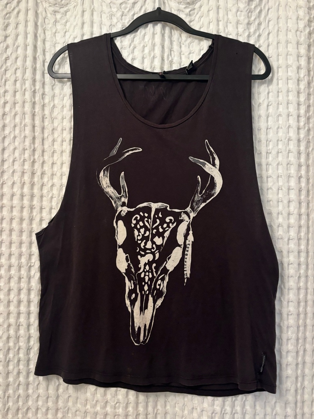 Sleeveless Graphic muscle tee with Antler Skull